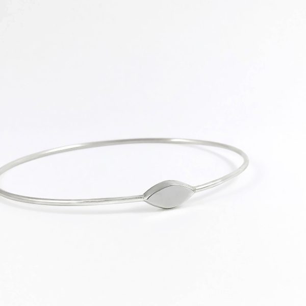 Bracelet en argent à forme géométrique stylisée