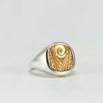 Anell tipus segell de plata amb detall d’estil Art Déco