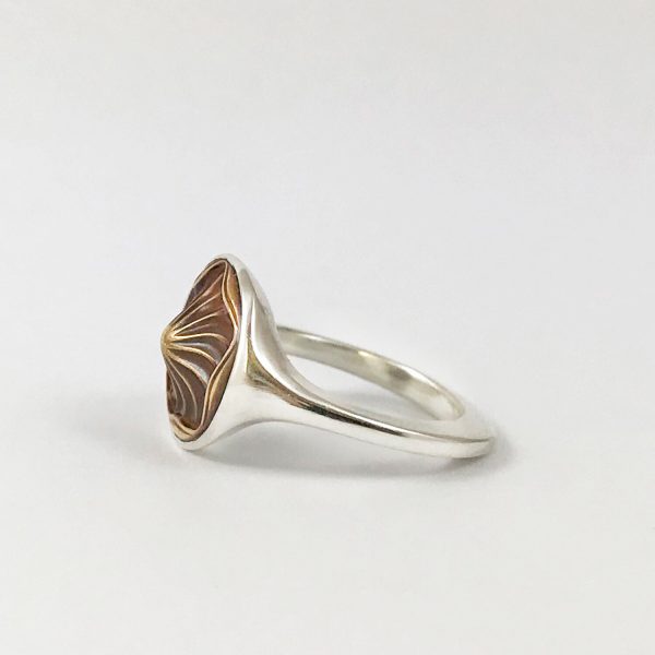 Bague chevalière en argent avec détail ancien de forme organique