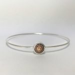 Bracelet en argent avec détail central ancien