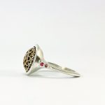 Anell tipus segell de plata amb detall antic calat i turmalines roses