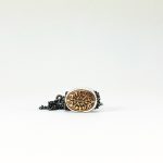 Penjoll ovalat de plata amb detall antic ornamentat