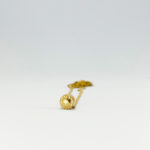 CCollier artisanal en or avec pendentif rond en forme de bouton au style ancien