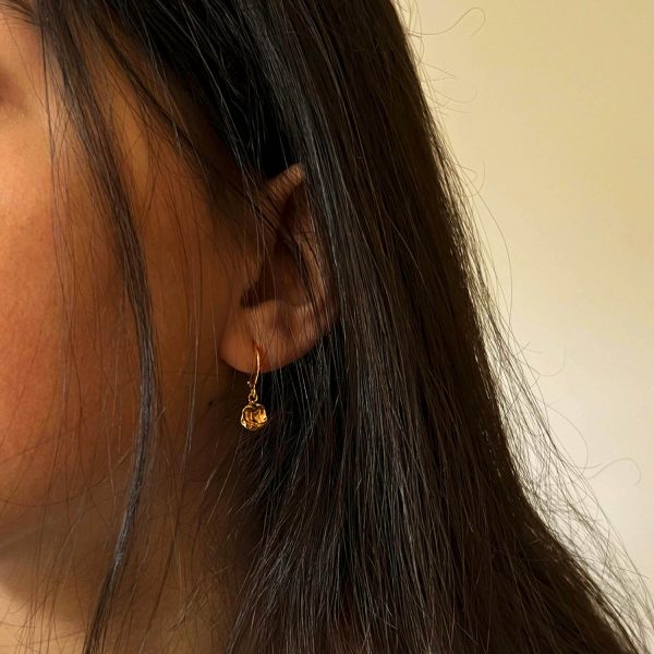 Boucles d’oreilles en or à forme organique et mouvement suspendu