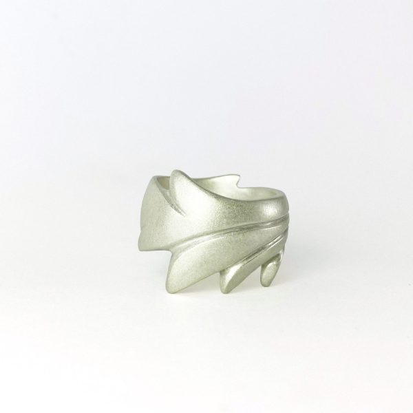 Bague en argent au design enveloppant de volume sculptural