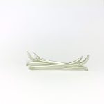 Boucle d’oreille en argent allongée à forme stylisée et design fluide