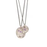 Combinación de collares de plata uno con medalla ovalada de ola de mar y otro con medalla de textura erosionada ambos con amatistas engastadas.